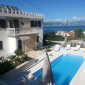 apartments-jobst-trogir.splithotels.org/